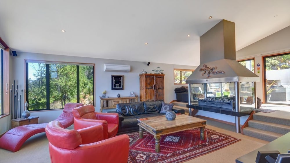 Aries Lake View Villa