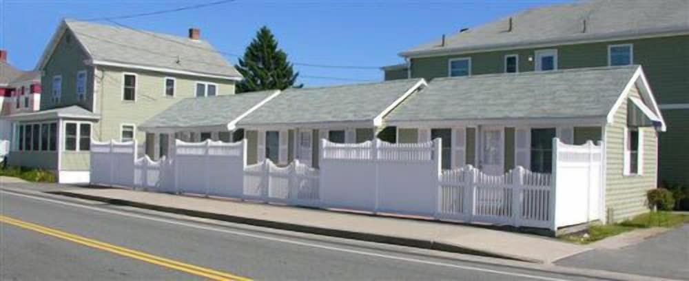 Moontide Motel Cabins & Apartments
