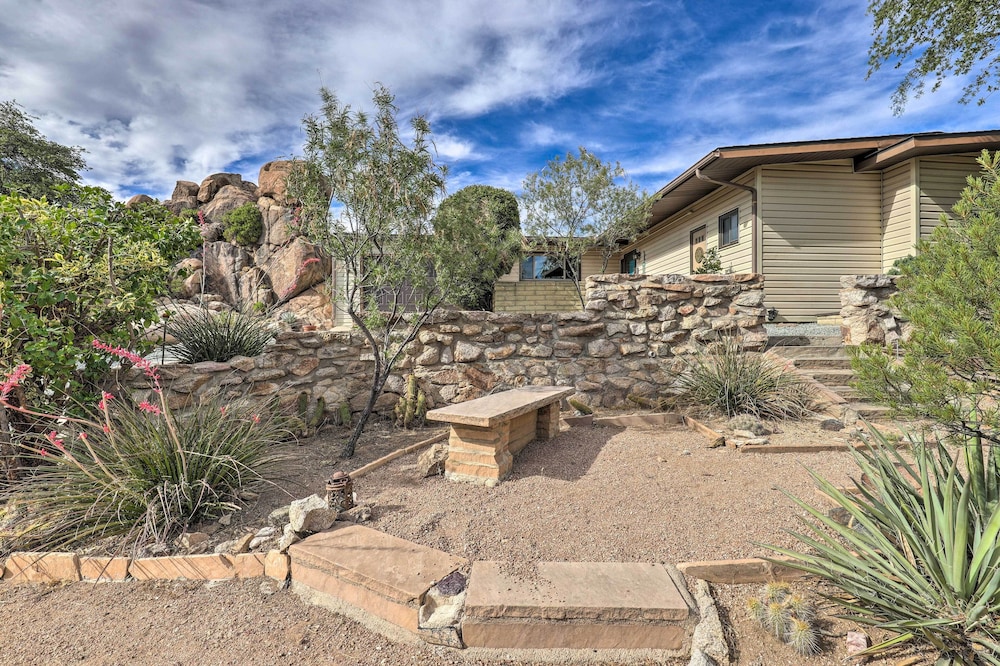 Walk to Watson Lake: Private Prescott Home!