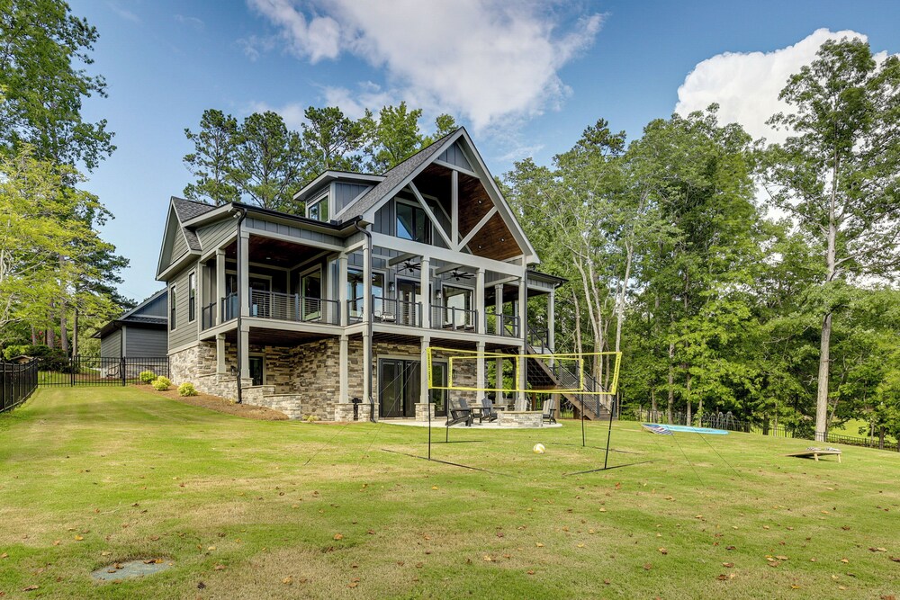 Dock + Views: Spacious Lake Sinclair Retreat