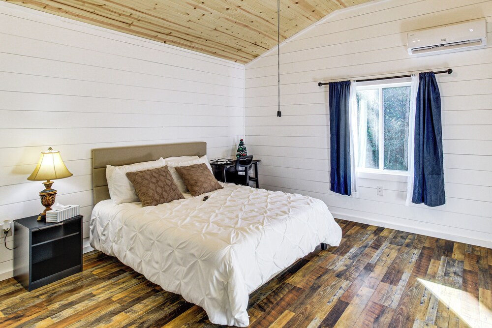 1 Mi to Dtwn Enterprise: Pet-friendly Home w/ Yard