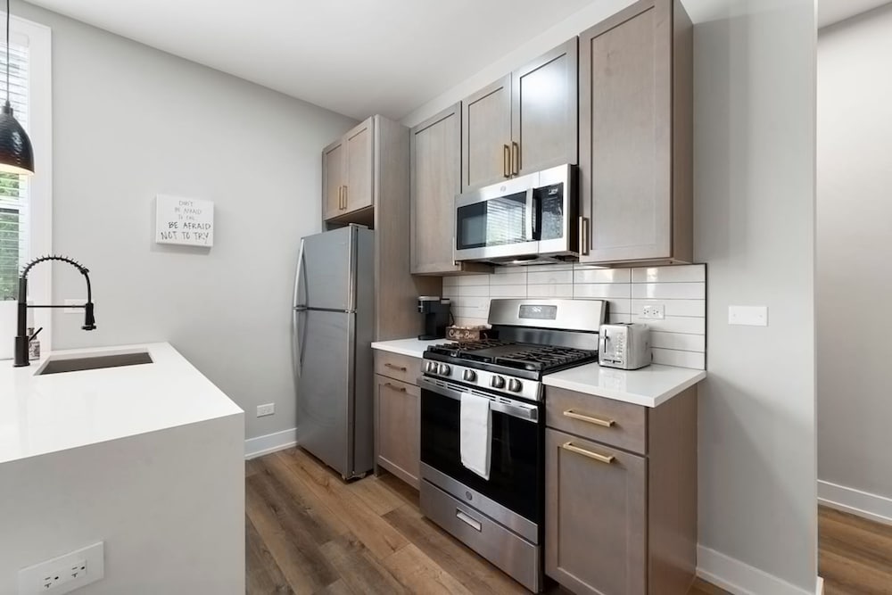 2 Bed 3 Bath Chicago Condo