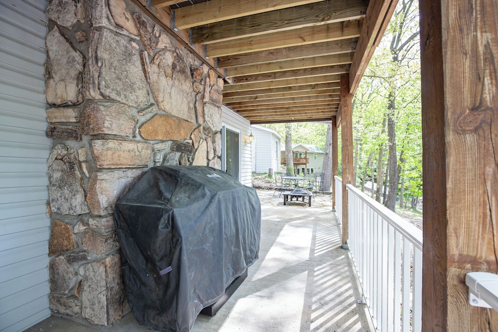 Stunning Views of the 7.5mm, Private Dock, Spacious Decks, Kayaks & More!
