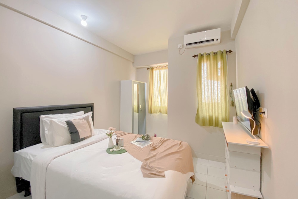 Cozy and Well Furnished Studio Grand Kamala Lagoon Apartment