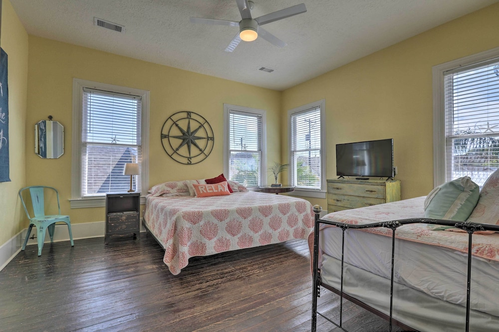Historic Galveston Hideaway, Walk to the Beach!
