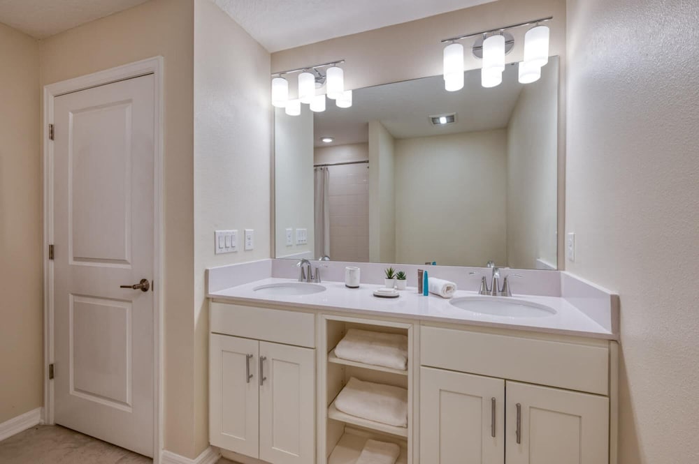 Spacious and Pleasant Home Near Disney view 4