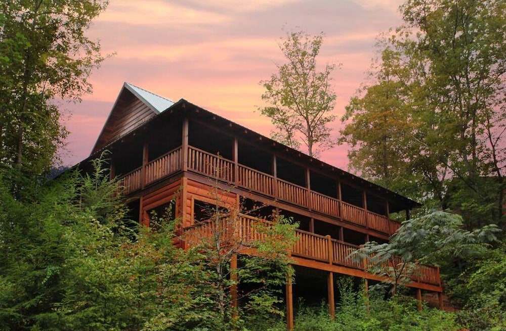 Yesteryear Mountain Charm Modern Vintage Retreat 5 Bedroom Home by Overmoon - Property Image 17