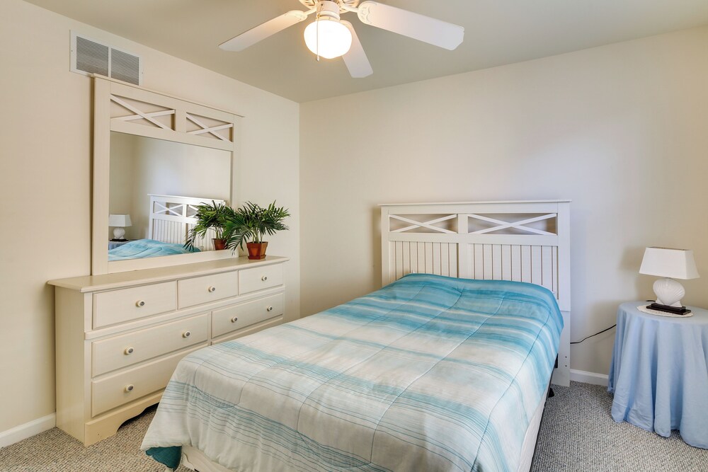 Walk to Beach: Wildwood Apt w/ Balcony!