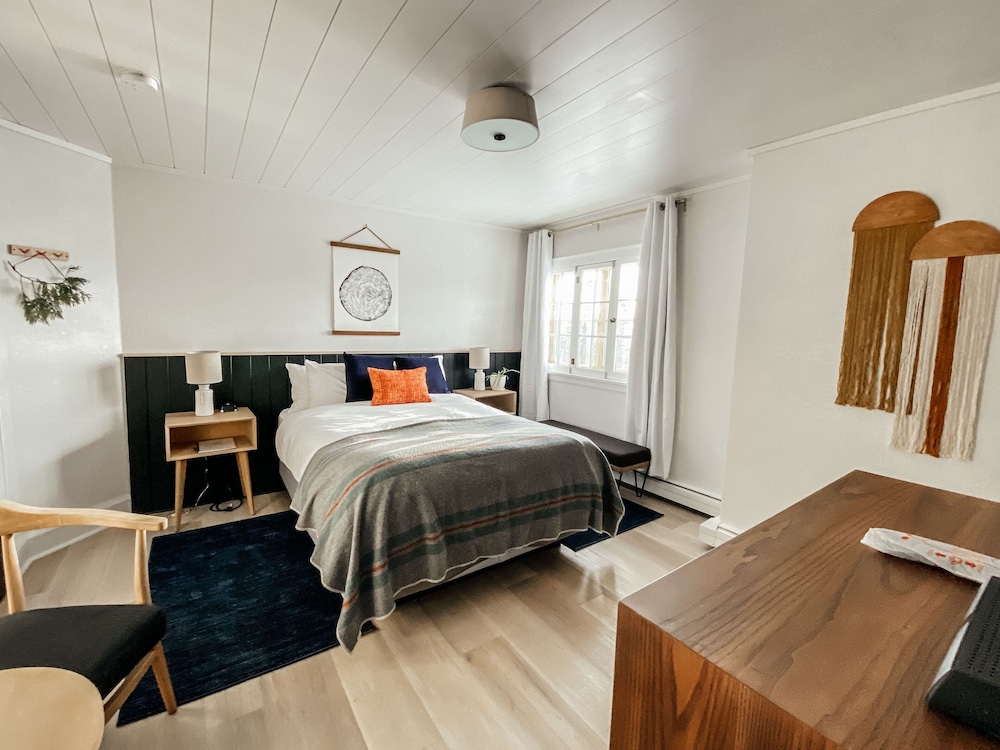 Cascade Lodge