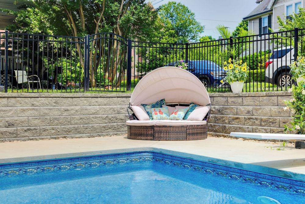 1 Mi to Downtown Lynchburg: Cozy Apt w/ Pool
