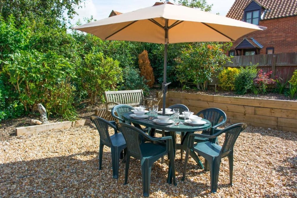 Host Stay Laylands Yard