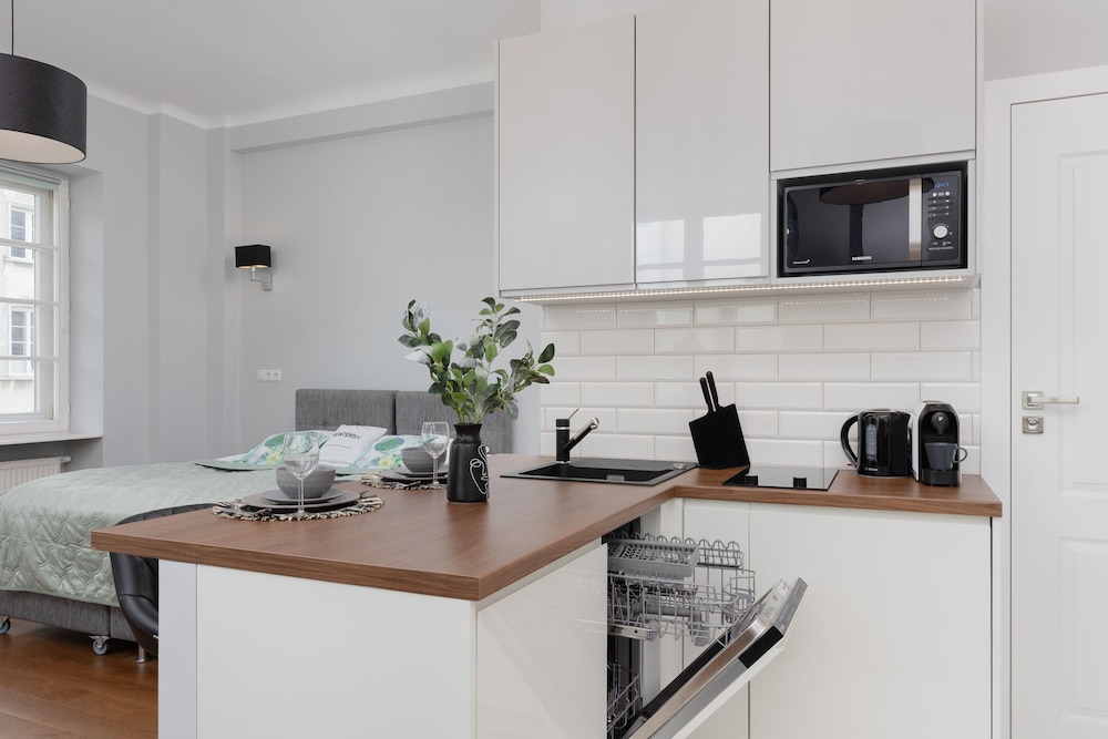 Chmielna 1/3 Studio #3 by Renters