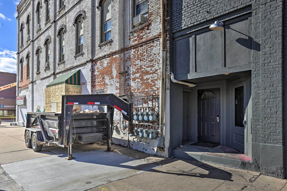 Bright Yankton Apartment Near Meridian Bridge