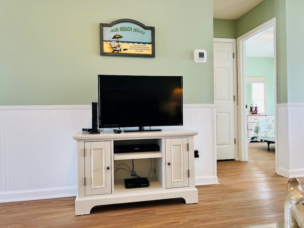 Tradewinds 4 Bedroom Home by RedAwning