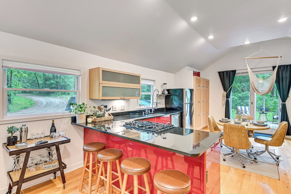 Walk to Kelsey Lake: Cassopolis Home w/ Yard!