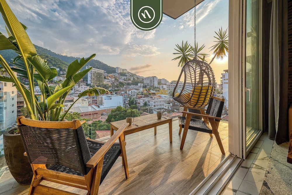 Amazing 1BR Penthouse With Balcony - Gym - Pool
