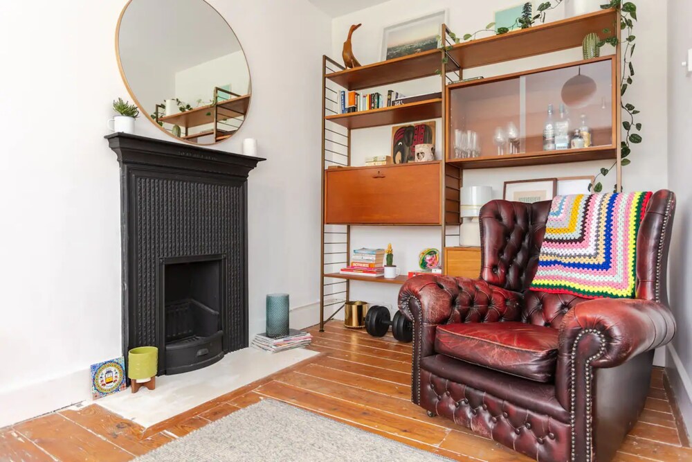 Relaxing 2 Bedroom Top Floor Apartment in Bethnal Green