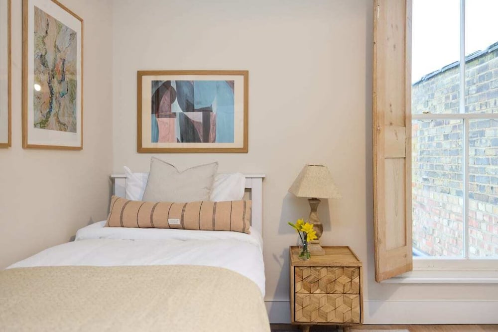 The Rosebery Retreat - Inviting 4bdr With Garden