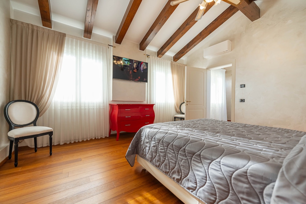 Villa Isabella - Venice Retreat view 3
