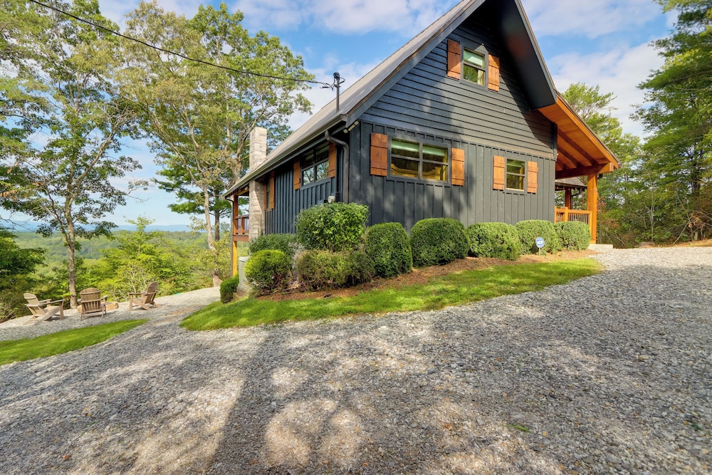 Deck, Panoramic Views: Serene Mineral Bluff Cabin!