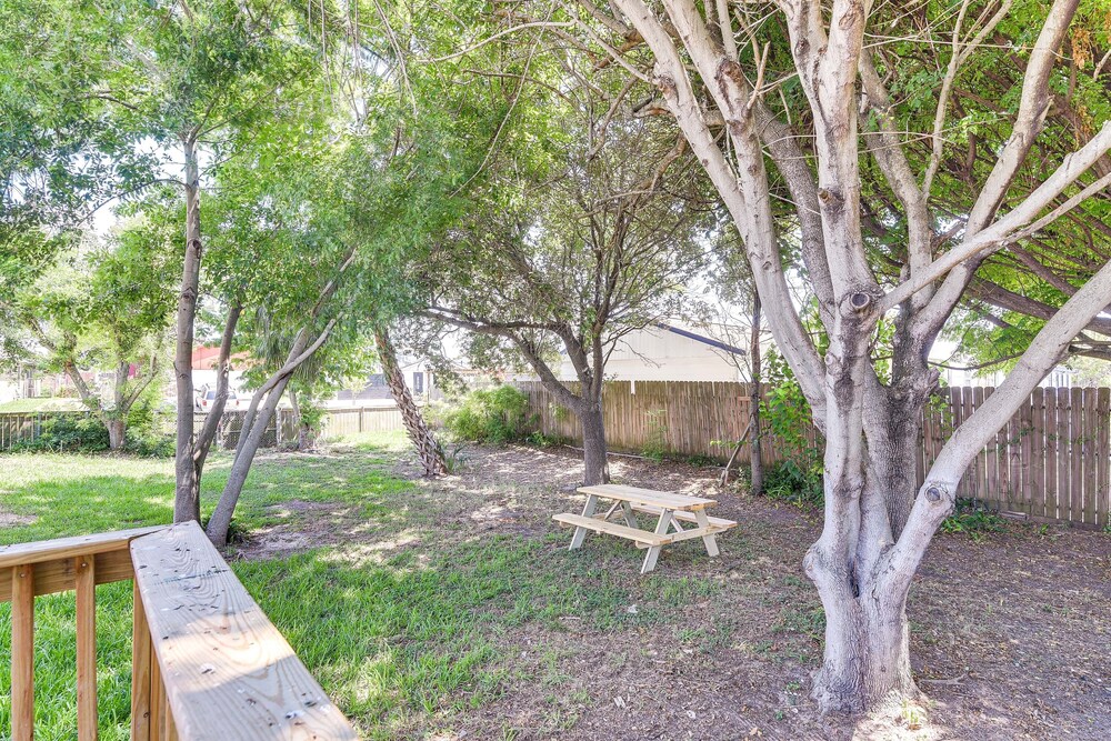 Walk to Beach: Galveston Getaway w/ Deck!