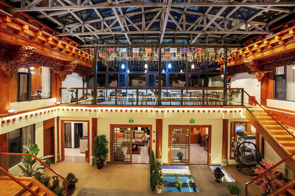 Namzhuo Tibetan-style Courtyard Manor