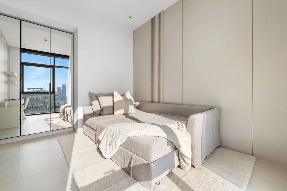 Serene 1BR Escape with Burj Khalifa View