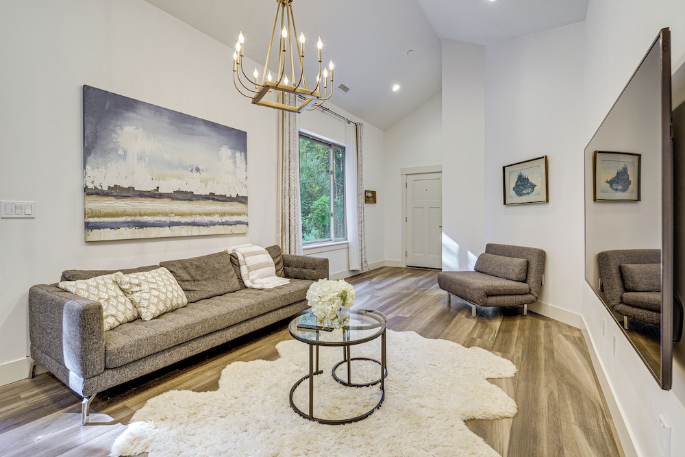 Wfh-friendly Gem w/ Creek: 4 Mi to Sammamish Trail