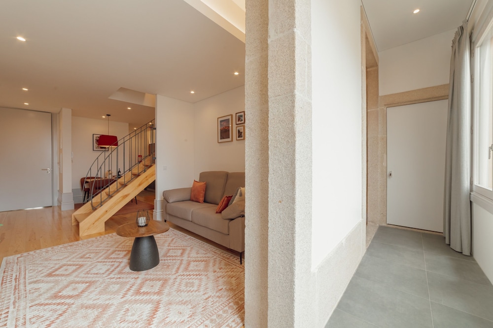 Heart OF Porto Apartment F Duplex by Vacationy