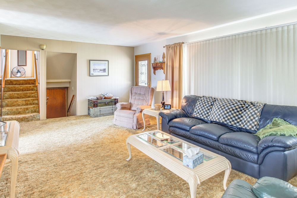 Riverfront Gem w/ Kayaks & Yard in Montrose!