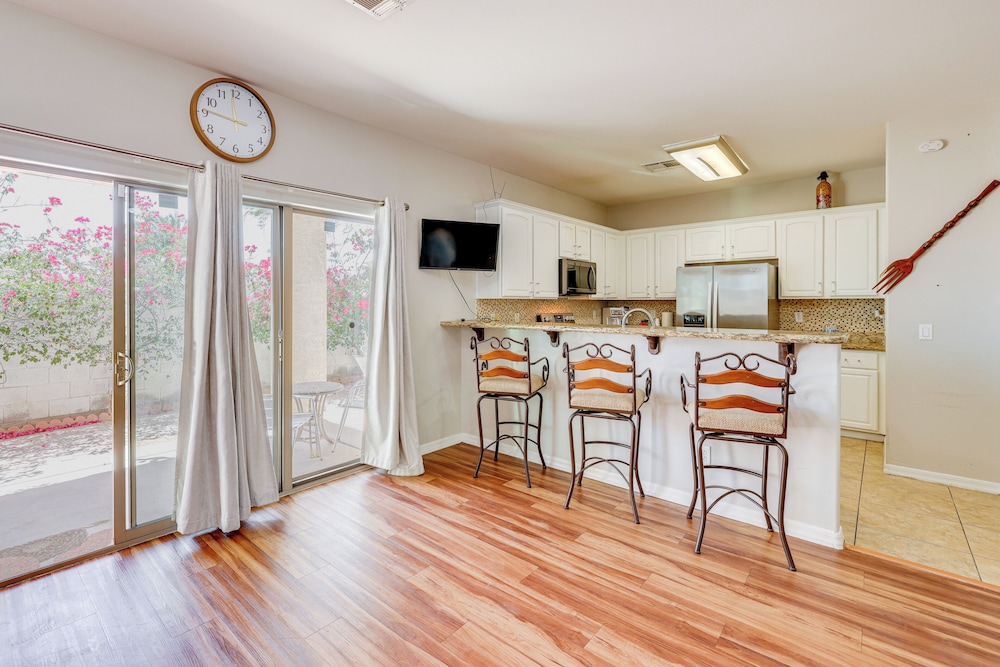 2 Mi to Desert Diamond Arena: Home w/ Patio!