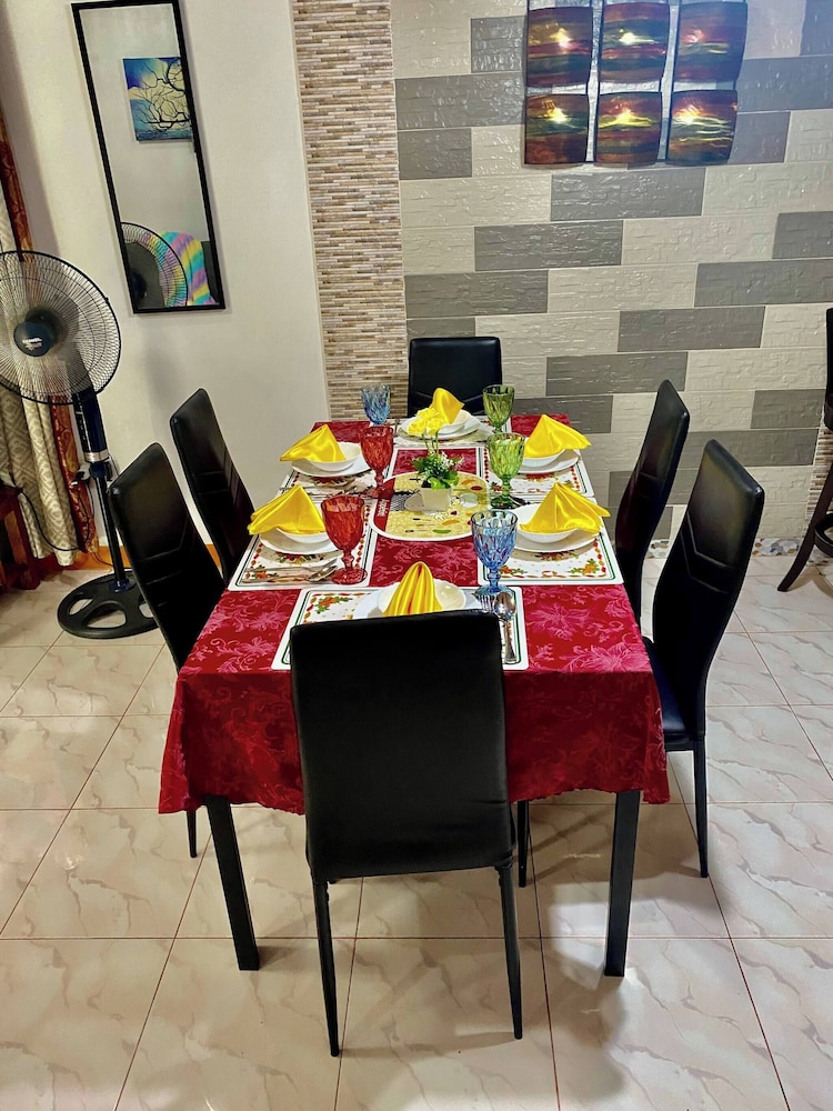 Len's Staycation 3bdr-2br-downstairs ,netflix&wifi