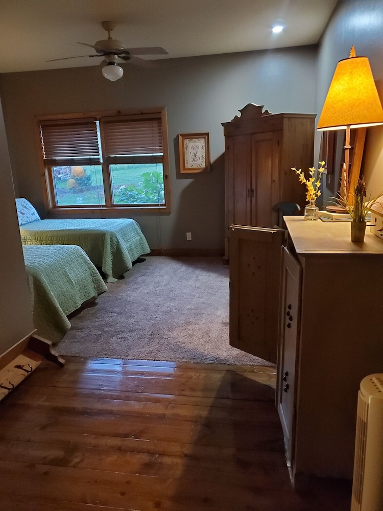 Lawrence Vacations - Circle S Ranch - Property Image 8