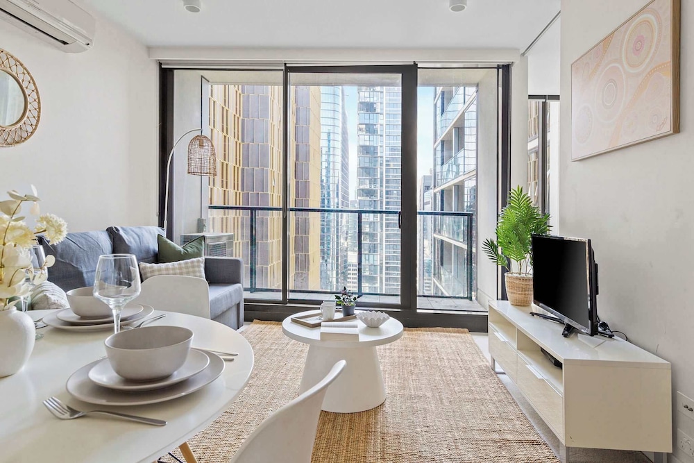 Serene 2BR Apartment in the Heart of Melbourne
