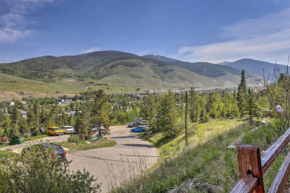 Modern Condo w/ Mtn Views: Near Dillon Reservoir!