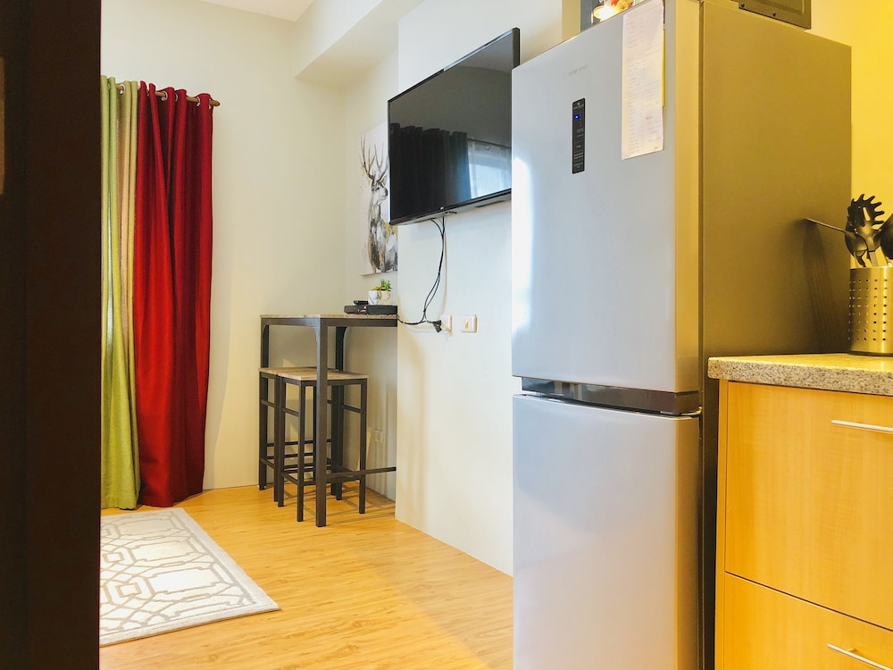 Cebu Vacations - Romantic Urban Getaway by Primitive Stay - Property Image 1