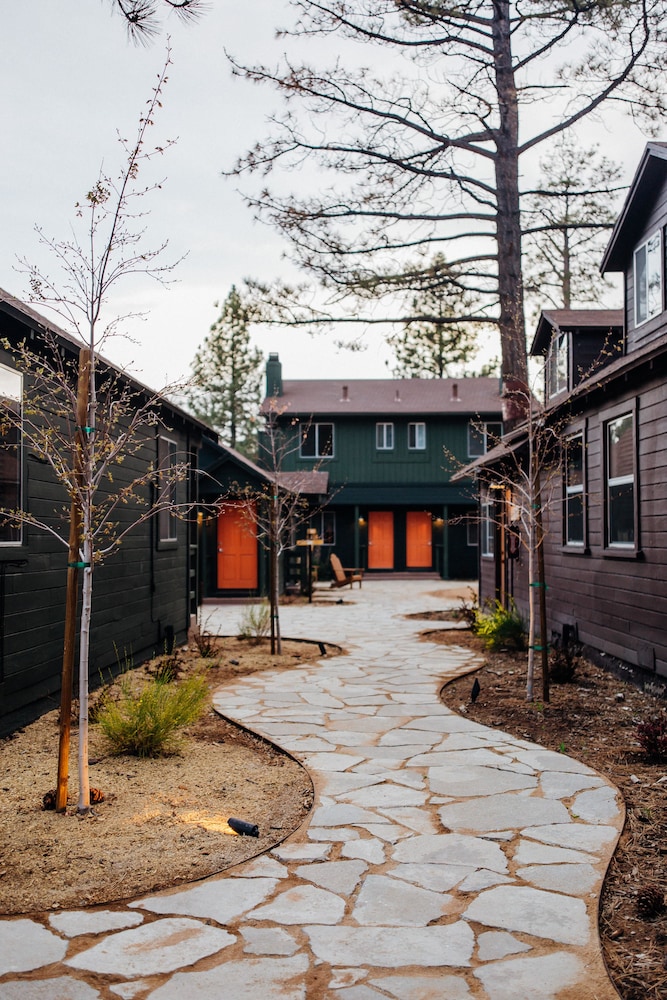 Noon Lodge at Mallard Bay