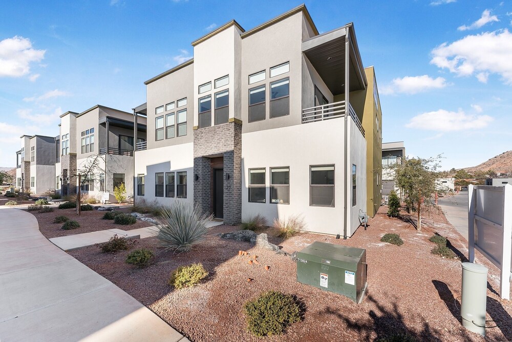 Villa #27 At Bloomington Country Club 4 Bedroom Townhouse