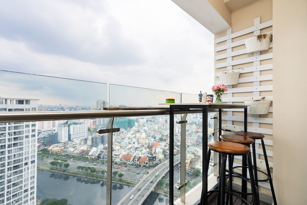Jennifer House - Millenium Apartment