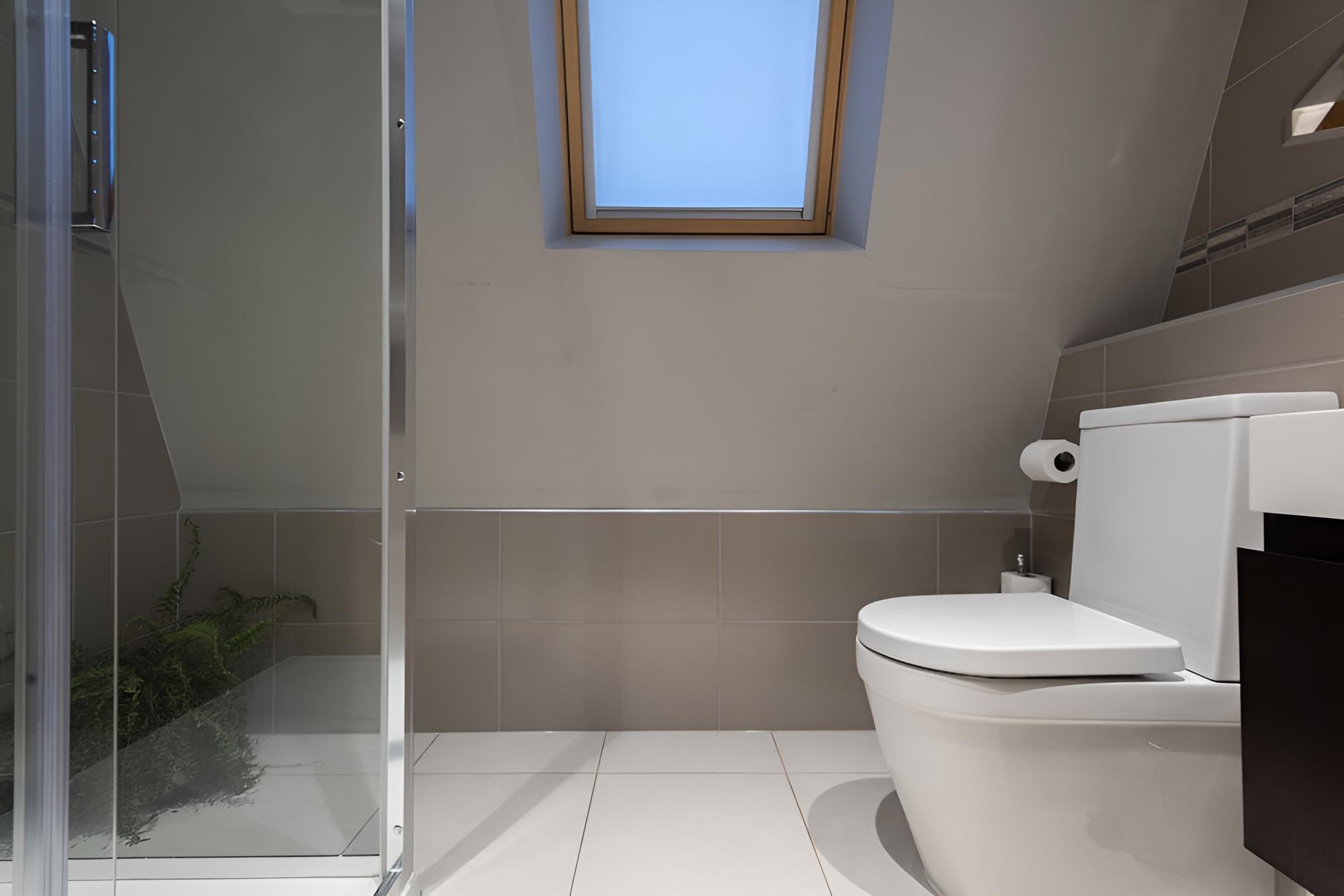 The Escalier Mews - Stunning 3BDR Mews Home Flooded with Natural Light