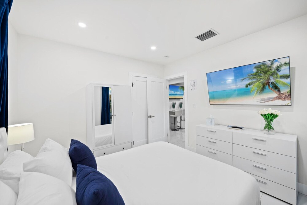 Uhost AI 4-unit Gem Mins to Las Olas Beach