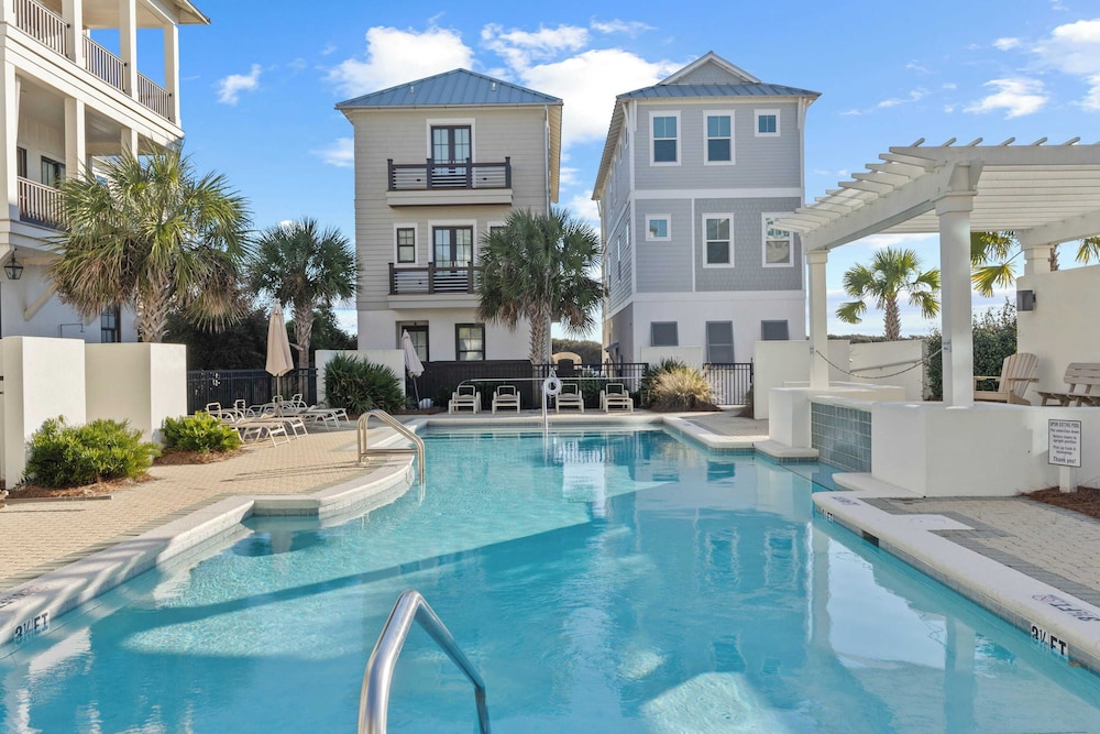The Palmetto Blue by Avantstay Steps to Beach, Ocean Views