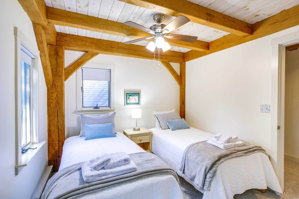 Waterfront West Bath Rental w/ Screened-in Porch! view 2