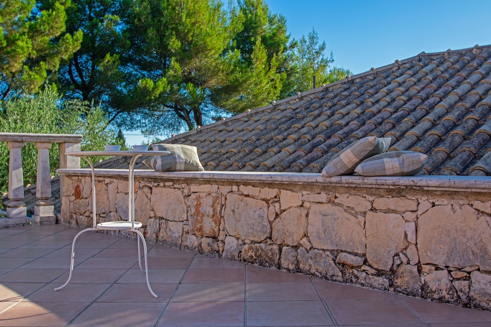 Doliva Estate