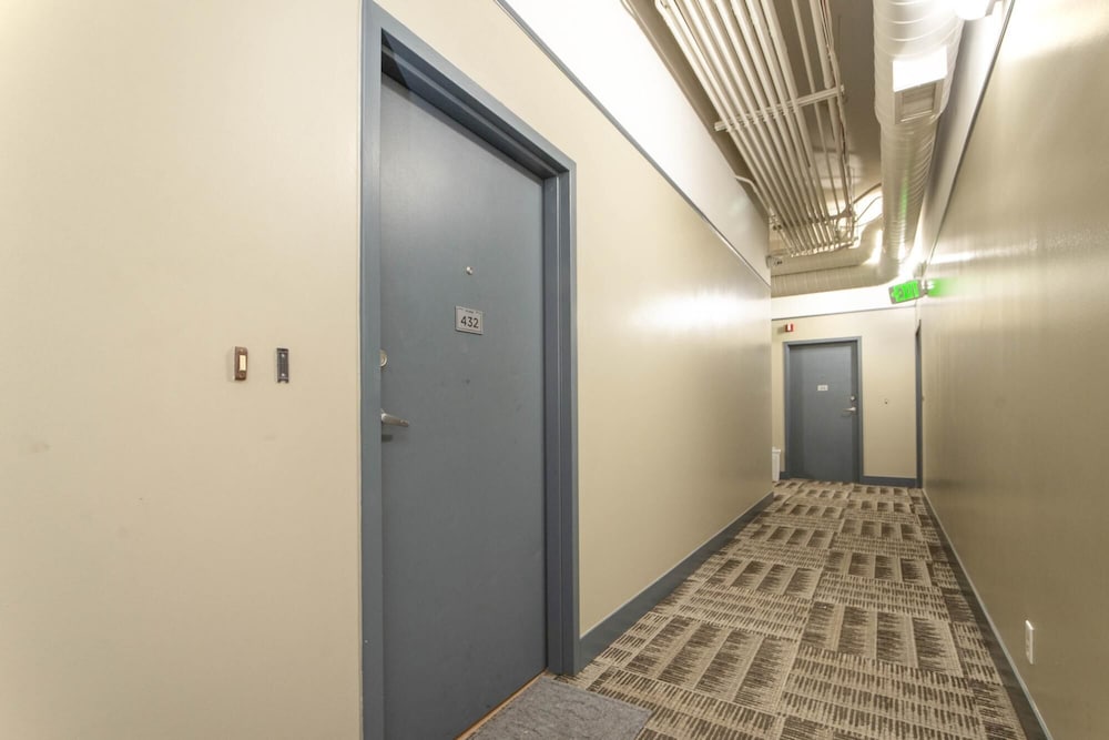 Huge 2 Bedroom Historic Loft Downtown Denver view 3