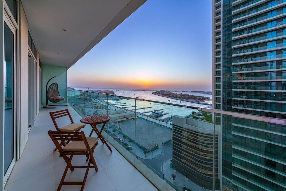 Stylish 2BR apt in Emaar Beachfront w Stunning sea Views