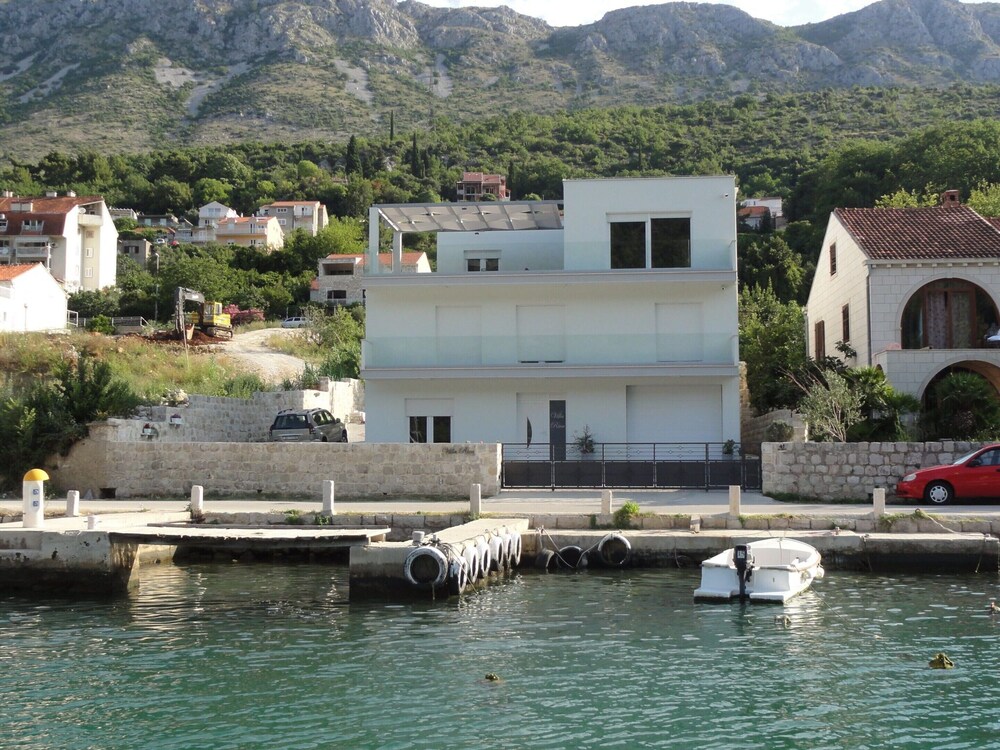 Villa Riva - Five Bedroom Villa With Pool and Sea View