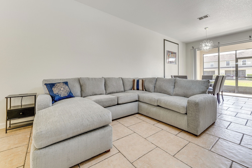 Pool, Hot Tub & Theatre Access: Kissimmee Gem