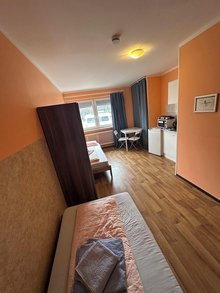 2-Rent Group Hostel Apartments HAN53