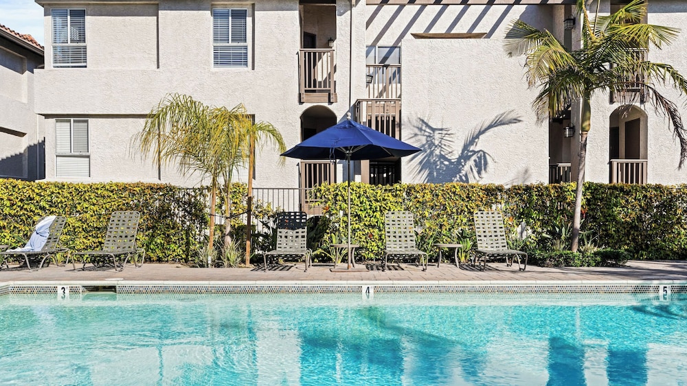 Close to Beach w/ Patio & Resort Amenities The Point at Corniche by Avantstay Str16-0458